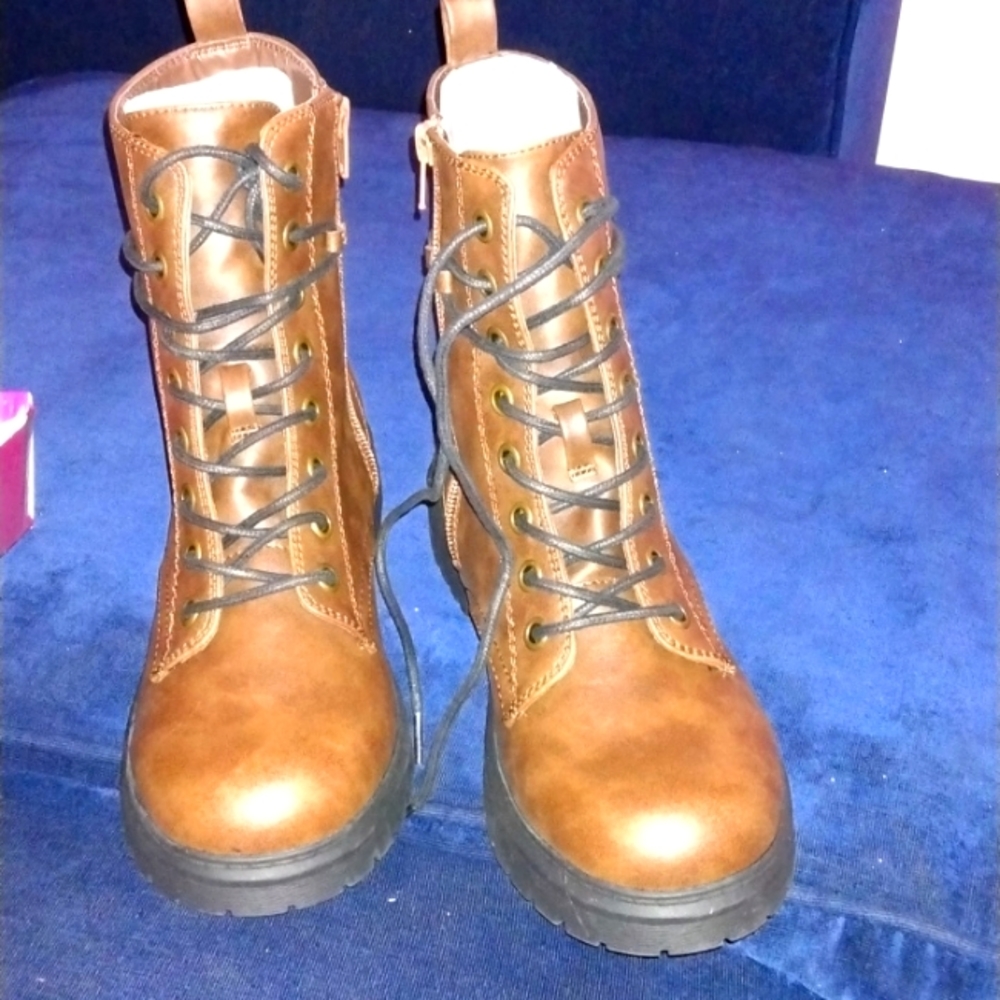 So womens dark brown combat boots 8.5